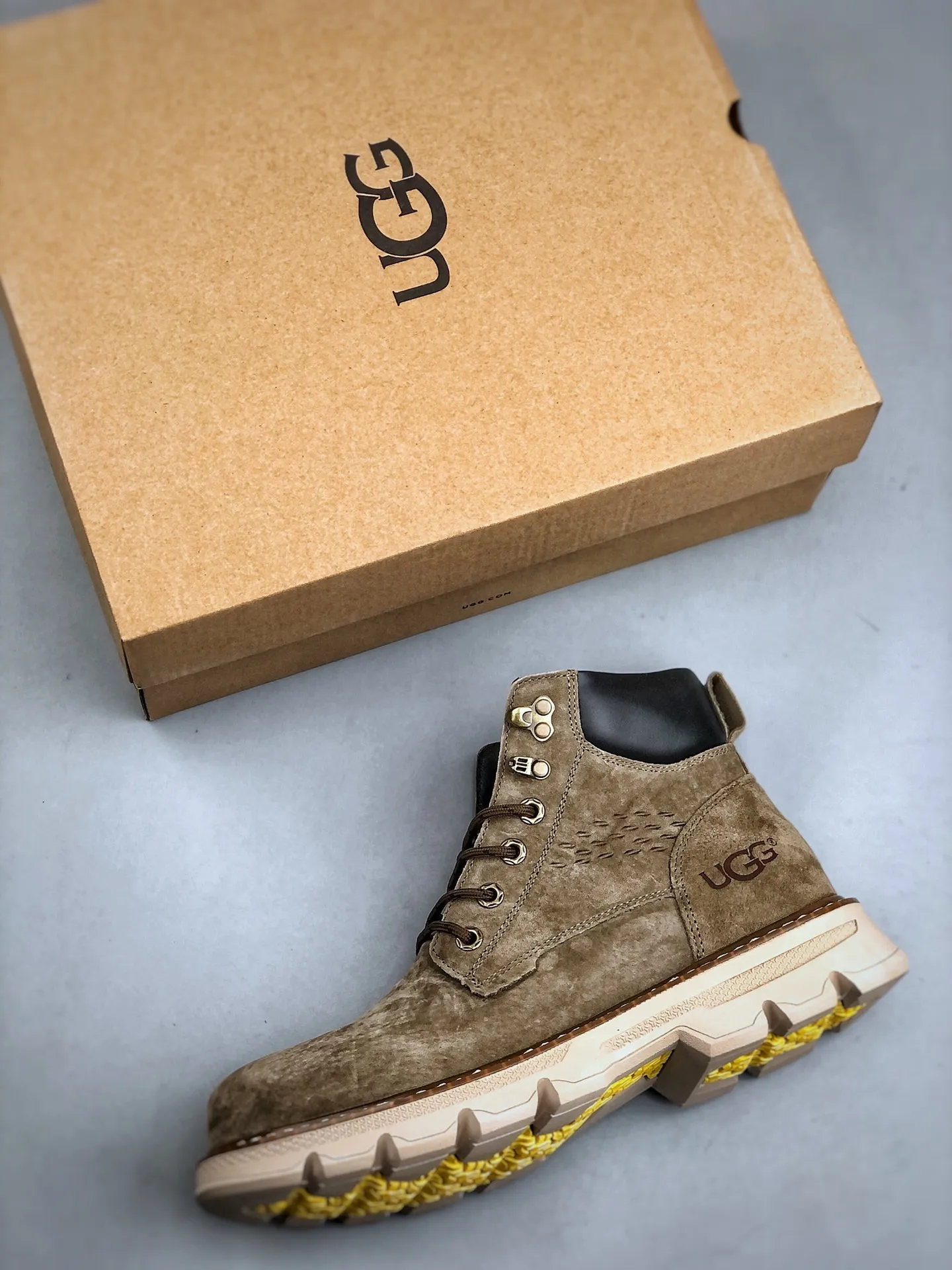 Local self-pickup💰560 supports store release New goods🚀UGG new autumn and winter men's mid-cut casual Martin boots series #Guangdong Dachang quality 25ss autumn and winter new style Fashion trend matching The fabric is imported from Italy frosted cowhide. The whole shoe is made of genuine cowhide material. The outsole and hardware are all made from OEM raw materials. Good products do not kill pigs. The quality of the first order is strictly controlled. The full set of official website unified packaging. Special products for outdoor use to prevent cold this winter. Daily casual matching A must-have for stylish men‼ American affordable luxury brand [UGG] Tasman Weather Hybrid Tasman hybrid series mid-top lightweight casual Martin boots" Size: 39-44 (one size larger than sports shoes)